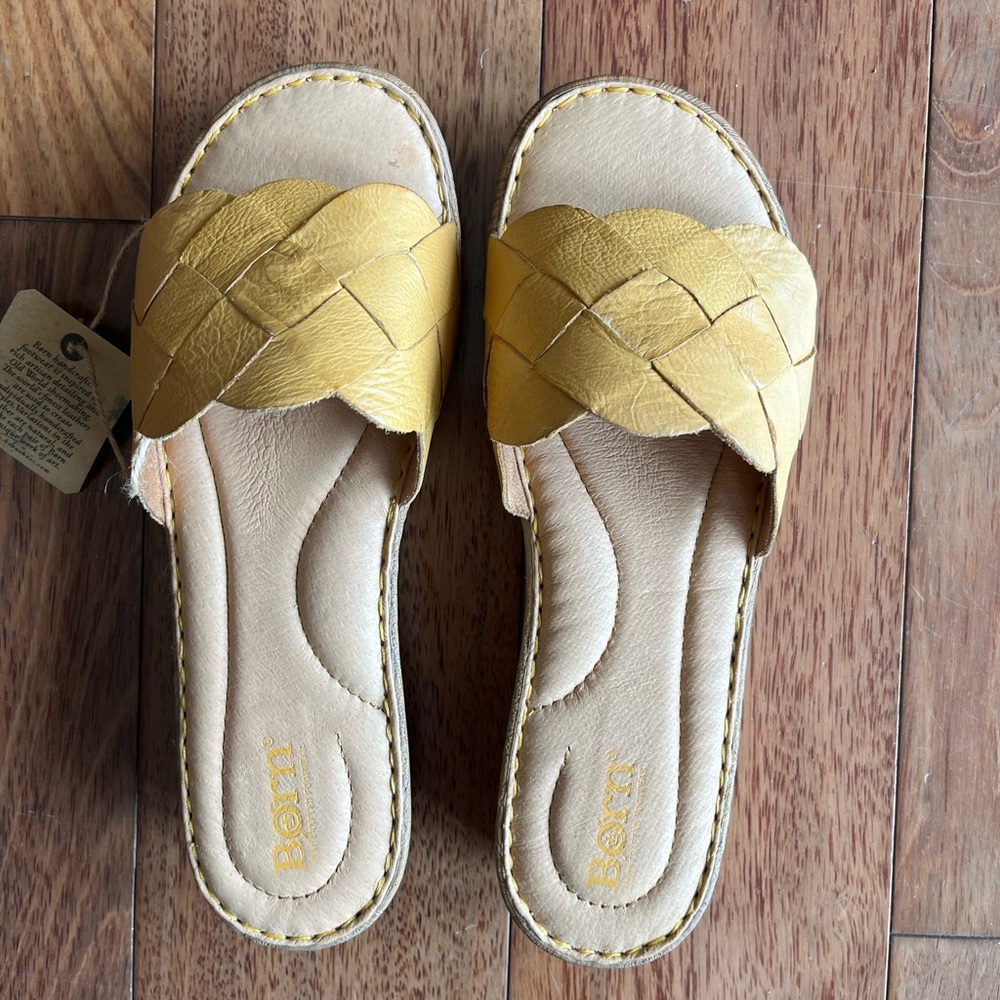 NEW IN BOX Born Aleah 8M 39 Leather Slide Sandals Yellow